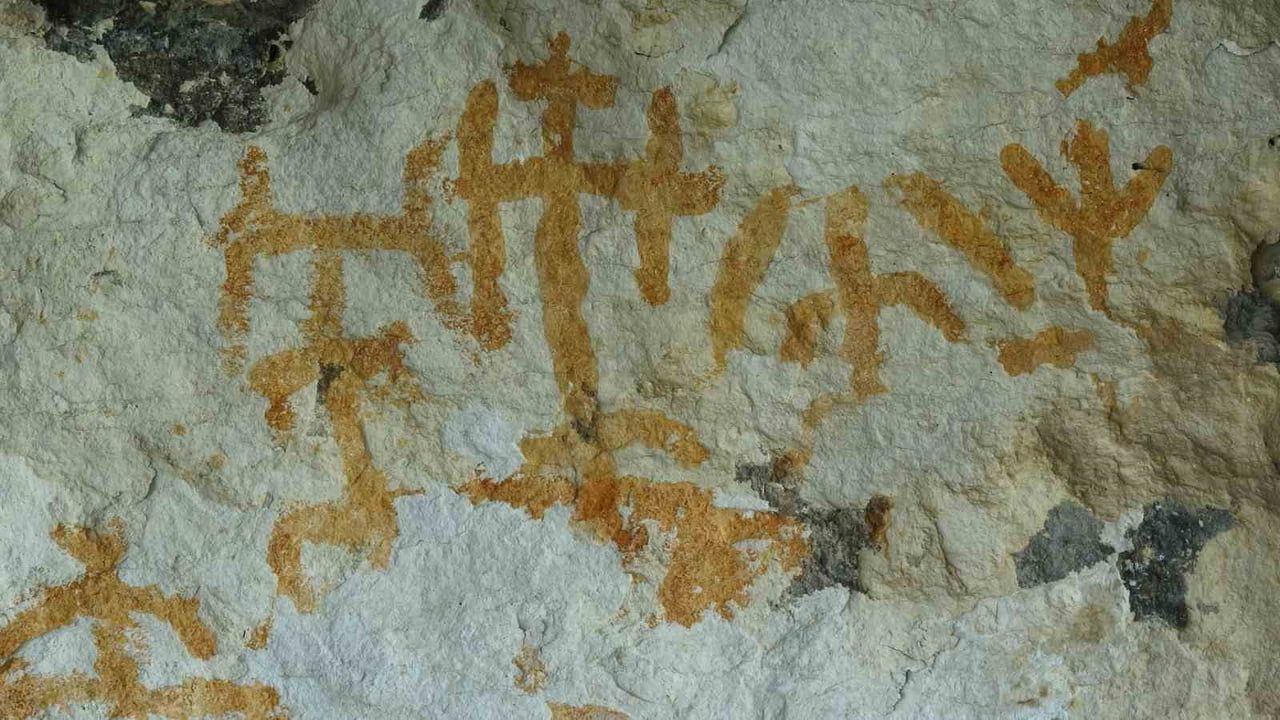 Malatya'da Tohma Kanyonu'nda neolitik dönem izleri taşıyan zengin resimli mağara bulundu