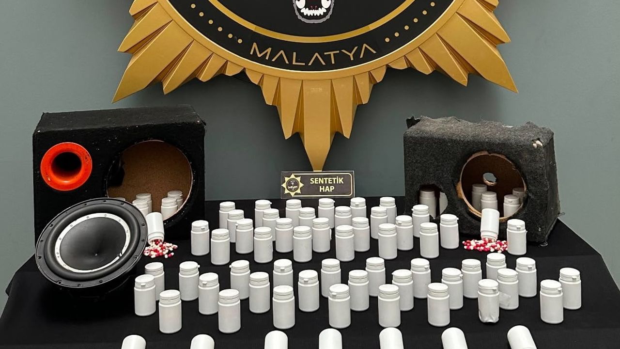 Malatya’da torbacılara narkotik operasyonu: 4 bin 6 sentetik ecza hapı ele geçirildi