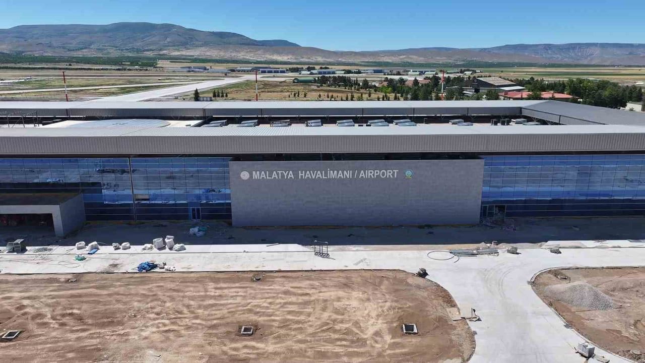 Malatya havalimanı yeni terminalle yıllık 2 buçuk milyon yolcuya hazırlanıyor