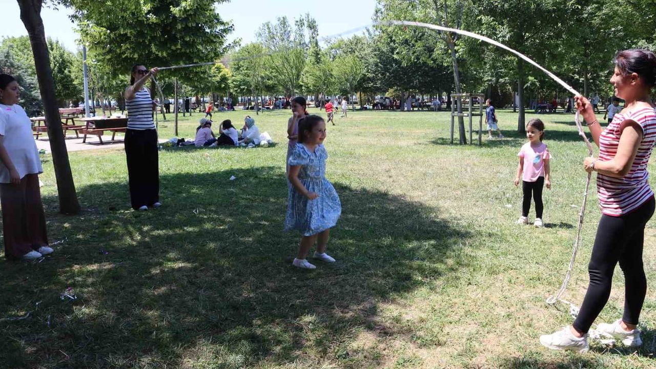 Maltepe’de Fındıklı Eğitim Evi öğrencileri yıl sonu pikniğinde aileleriyle buluştu