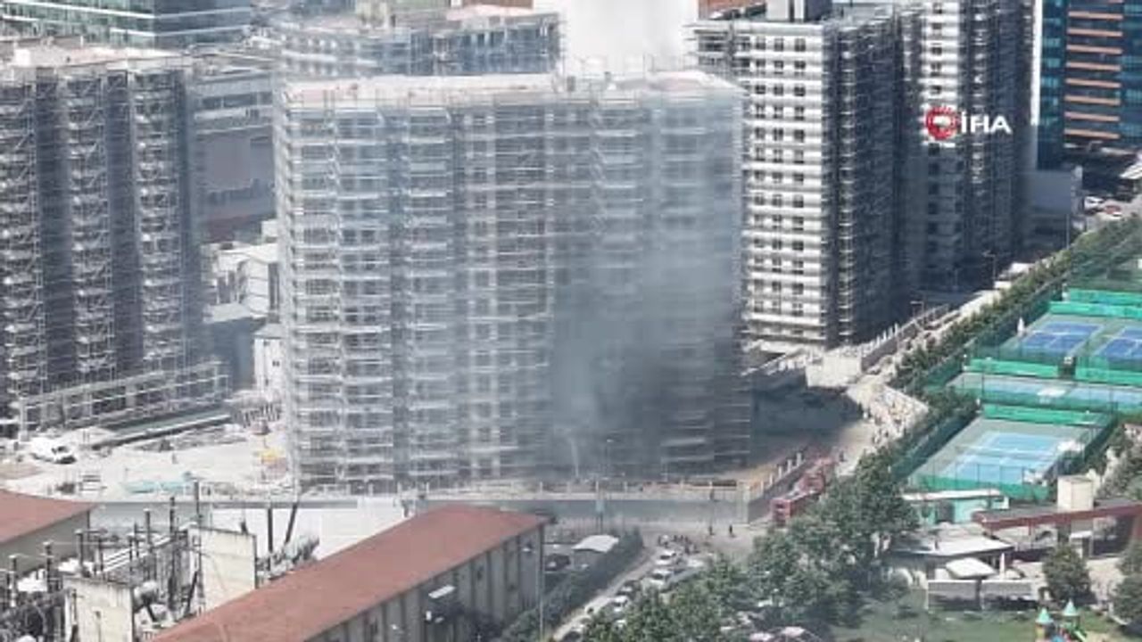 Maltepe'de Özak İnşaat projesinin dış cephesinde yangın