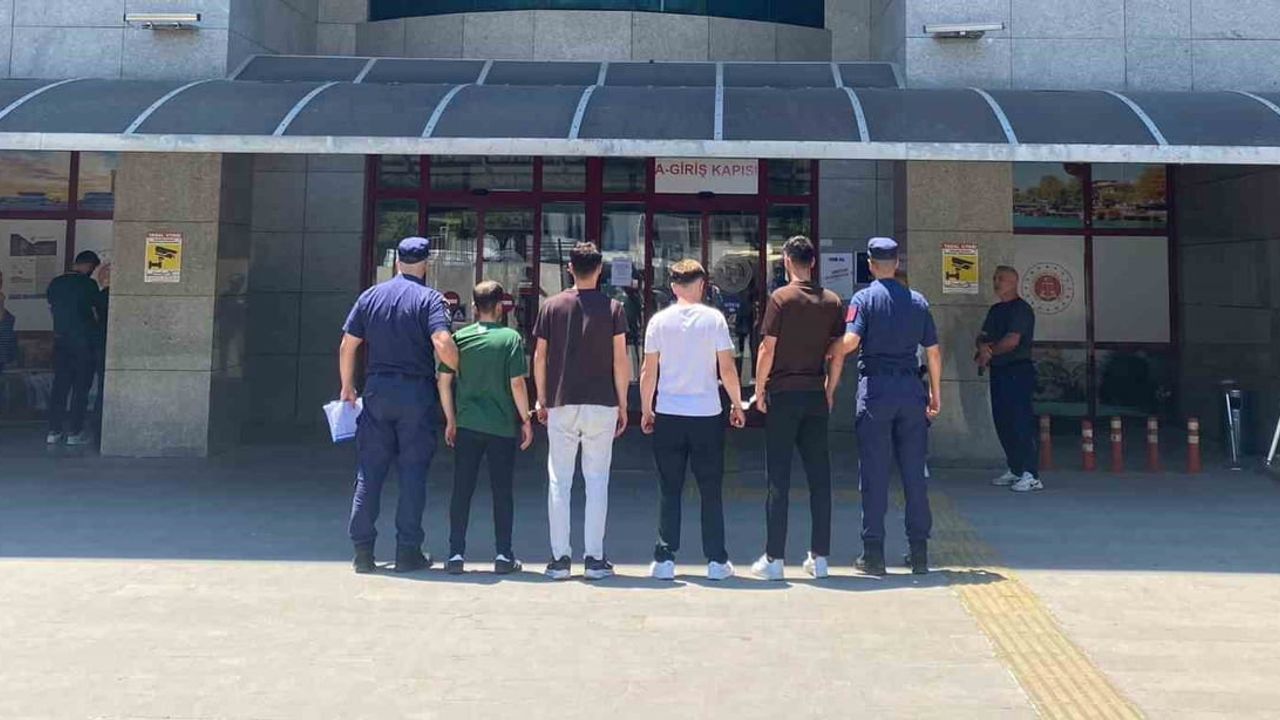Manavgat'ta Irmaktaki Teknenin Kapısını Kırıp İçindeki Alkolleri Tüketen 4 Kişi Tutuklandı