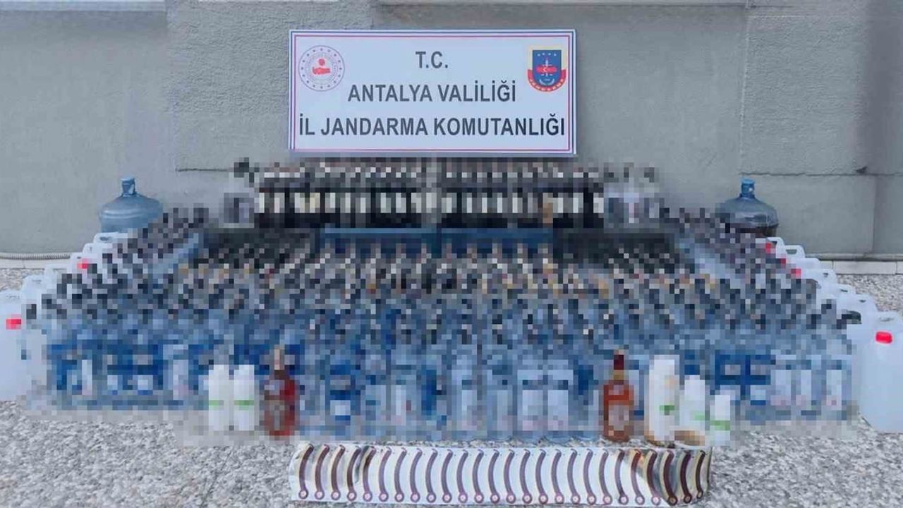 Manavgat’ta kaçak alkol operasyonunda yüzlerce litre ele geçirildi