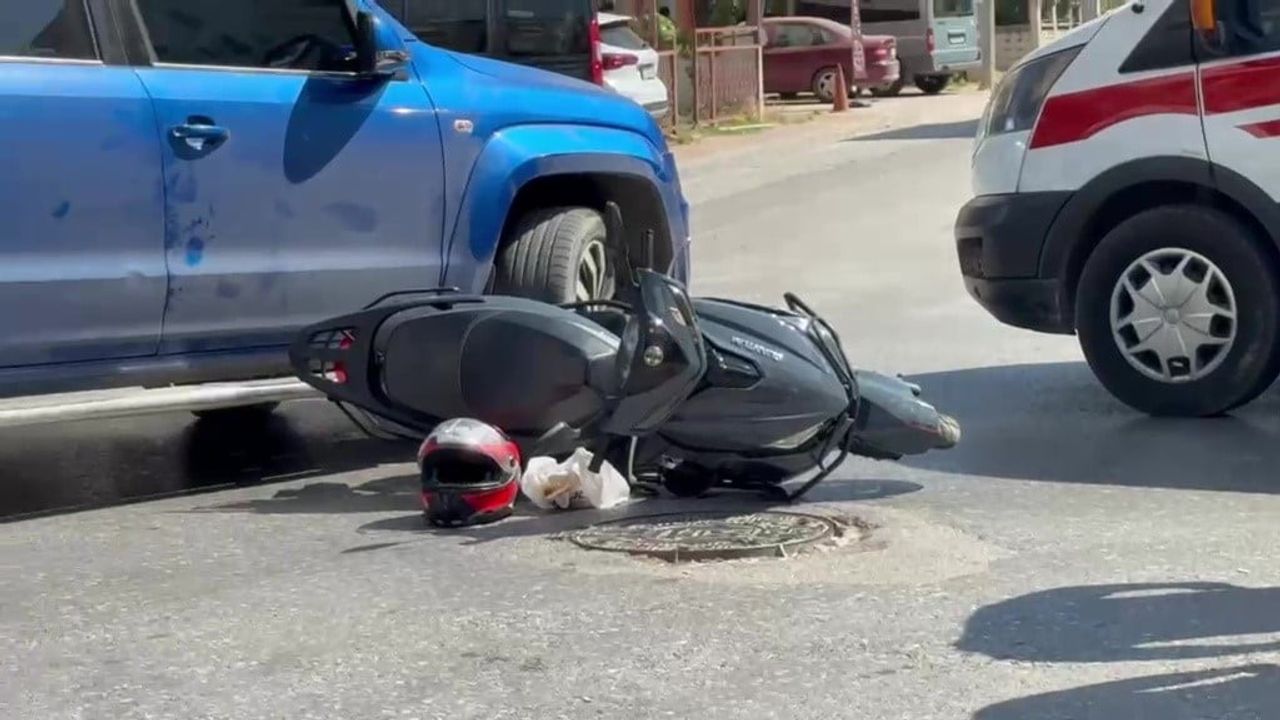 Manavgat’ta kamyonet ile motosiklet çarpıştı: motosiklet sürücüsü yaralandı