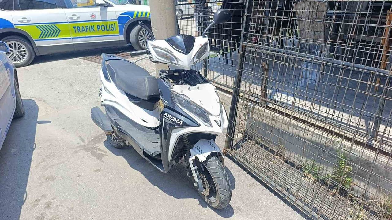 Manavgat'ta kavşakta motosiklet ile otomobil çarpıştı: 1 yaralı