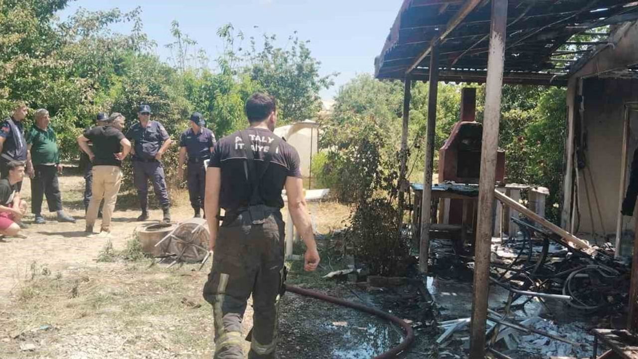 Manavgat'ta tarladaki betonarme evde yangın: ekipler kısa sürede müdahale ederek söndürdü