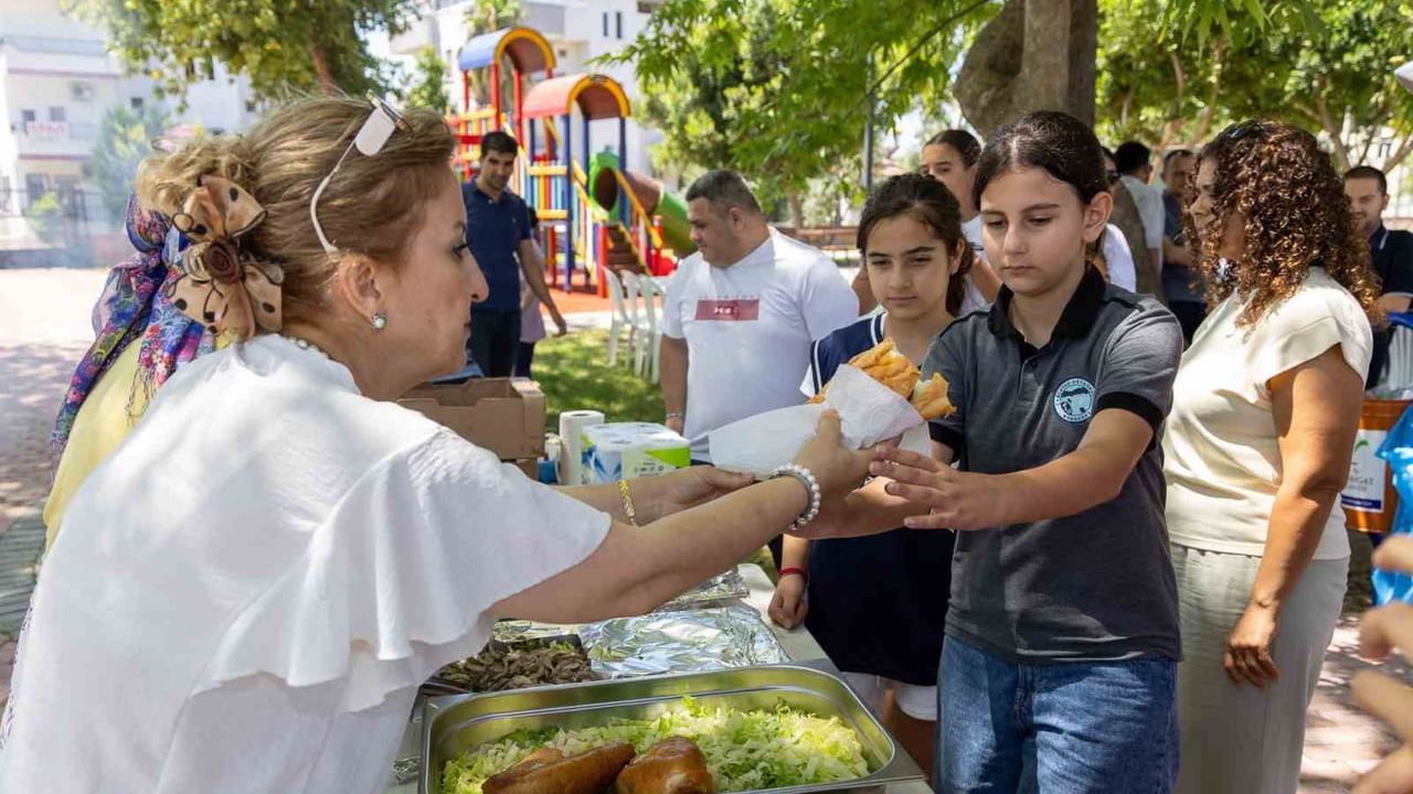 Manavgat’ta yıl sonu şenliği: çocuklar doyasıya eğlendi