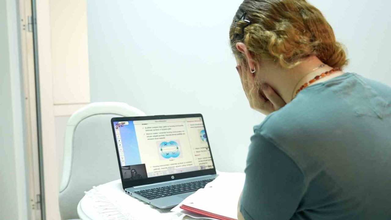 Manisa Büyükşehir Belediyesi online eğitimle öğrencileri geleceğe hazırlıyor