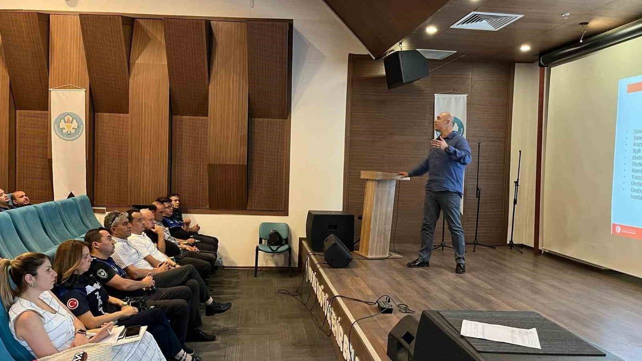 Manisa Büyükşehir’den hal zabıta ve denetim personeline kayıt dışılıkla mücadele odaklı eğitim