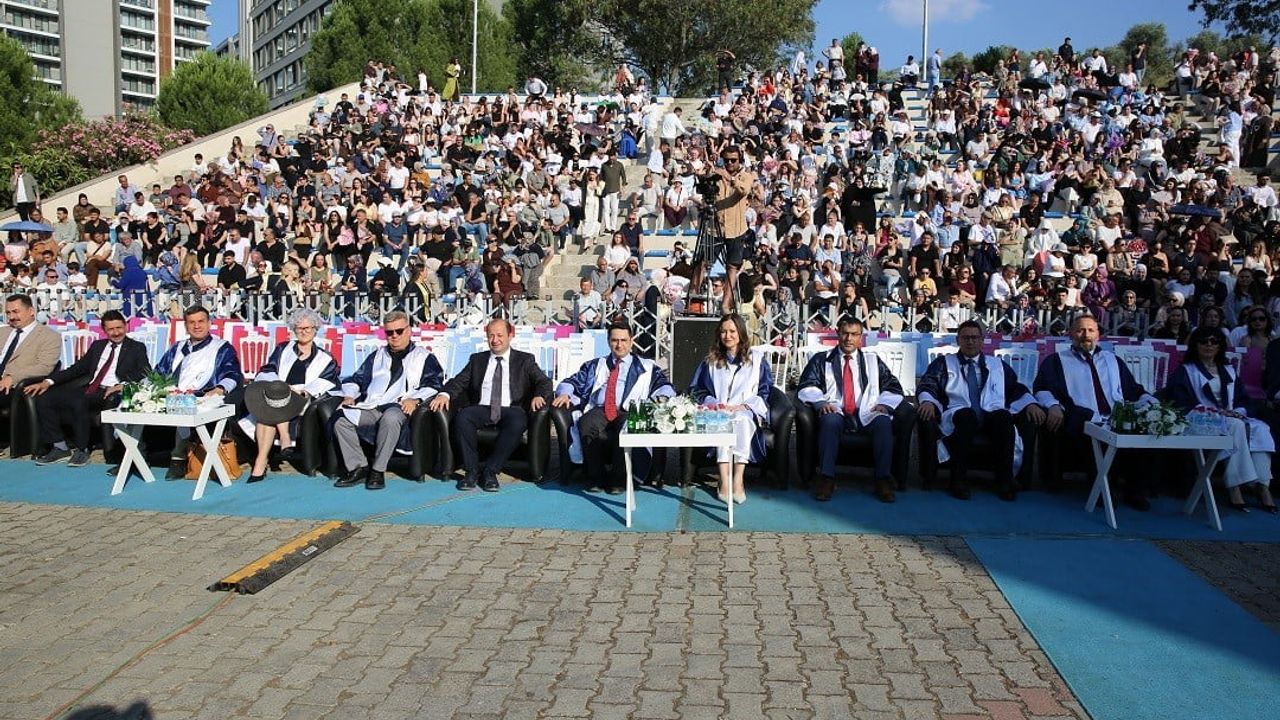Manisa Celal Bayar Üniversitesi Sağlık Hizmetleri MYO mezunları sağlık sektörüne adım attı