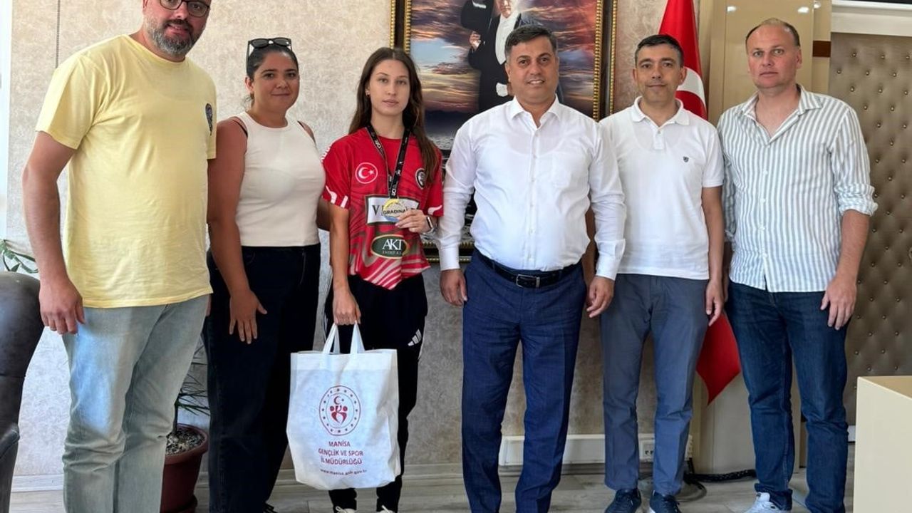 Manisa'da Balkan ikincisi Nazife Tuncel ödüllendirildi