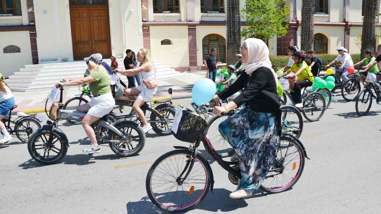 Manisa'da 'Dünya Bize Emanet' temalı Dünya Çevre Günü bisiklet turu