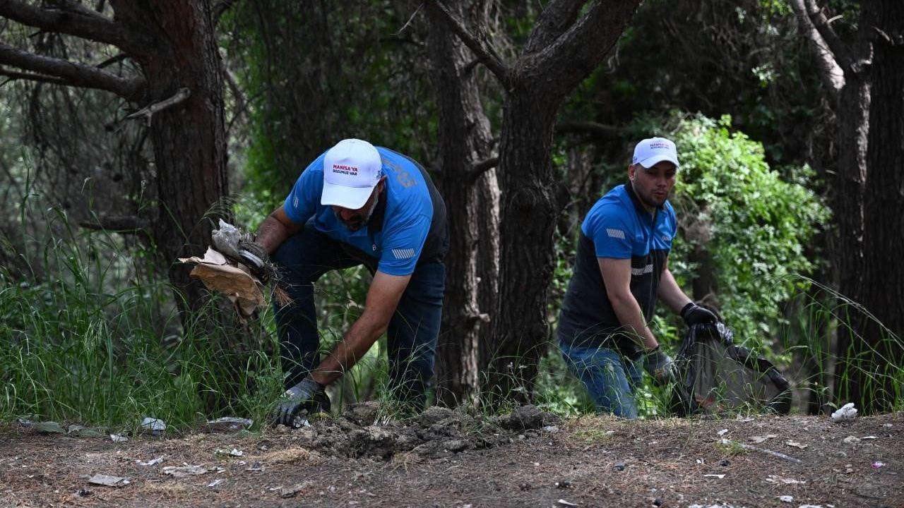 Manisa'da Dünya Çevre Günü: Çiftlik Park Mesire Alanı'nda Geniş Katılımlı Temizlik Seferberliği
