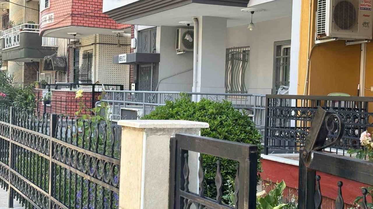 Manisa’da eşini öldüren adam, annesini kurtarmaya çalışan kızını darbetti