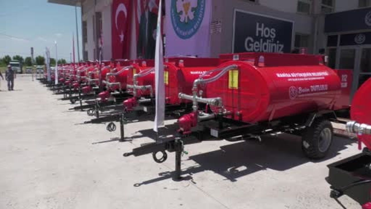 Manisa'da orman yangınlarına karşı erken müdahale için 48 su tankeri teslim edildi