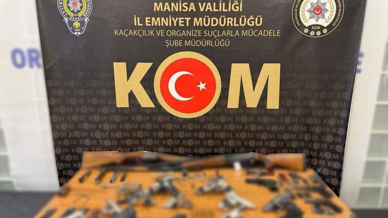 Manisa’da silah ticaretine yönelik operasyonda çok sayıda silah ele geçirildi