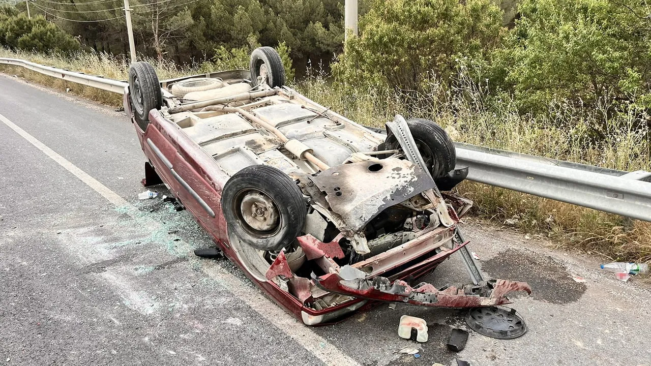 Manisa'nın Kula ilçesinde otomobil takla attı: 2 kişi yaralandı