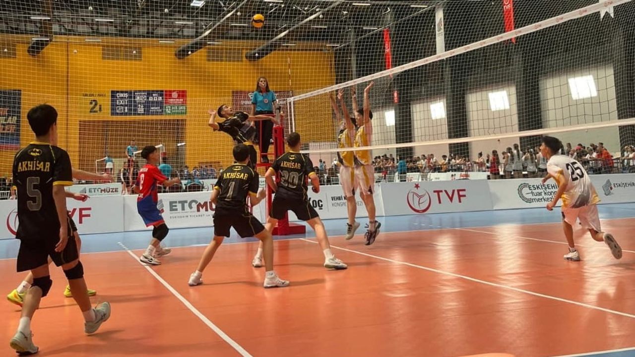 Manisa voleyboluna çifte şampiyona kontenjanı kazandırdılar