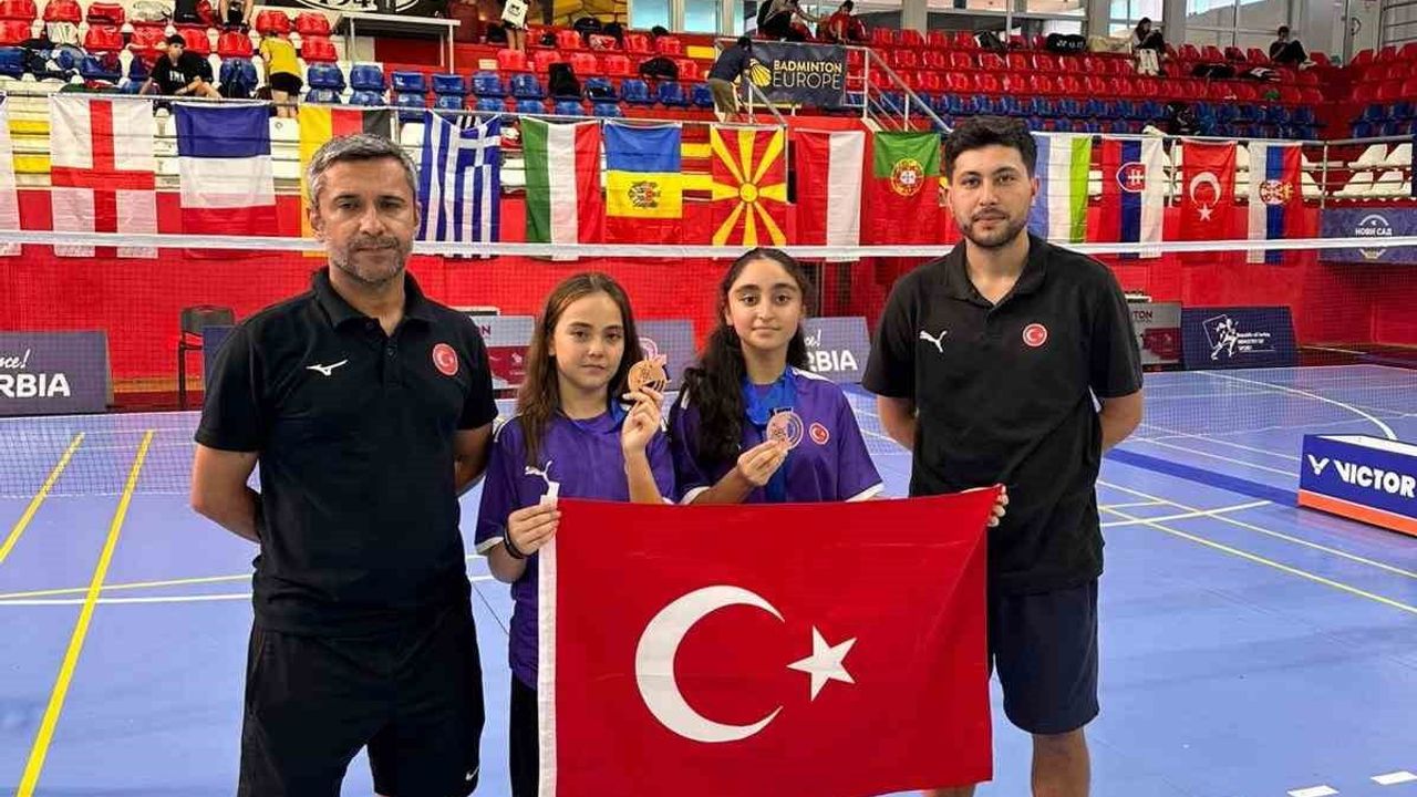 Manisalı badmintonculardan Sırbistan’da madalyalı başarı