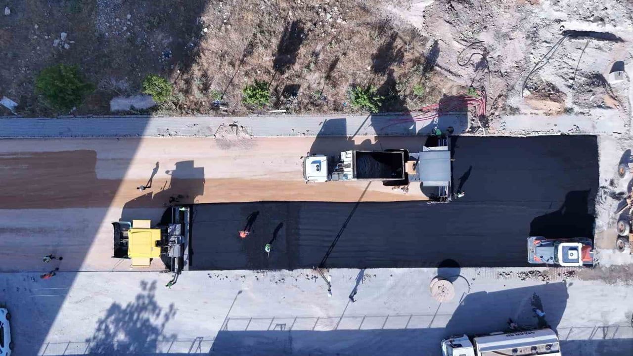 Mardin Büyükşehir Belediyesi, Artuklu’da asfalt çalışmalarına devam ediyor