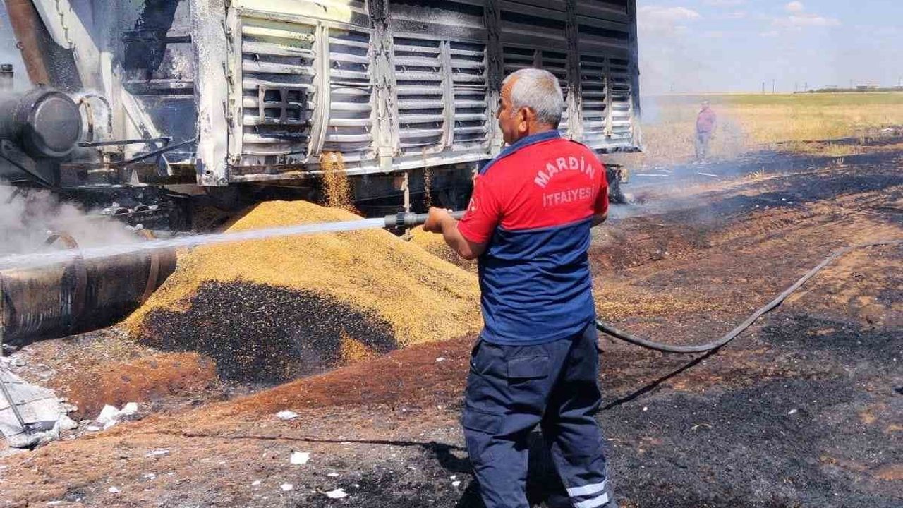 Mardin'de buğday yüklü tır kullanılamaz hale geldi