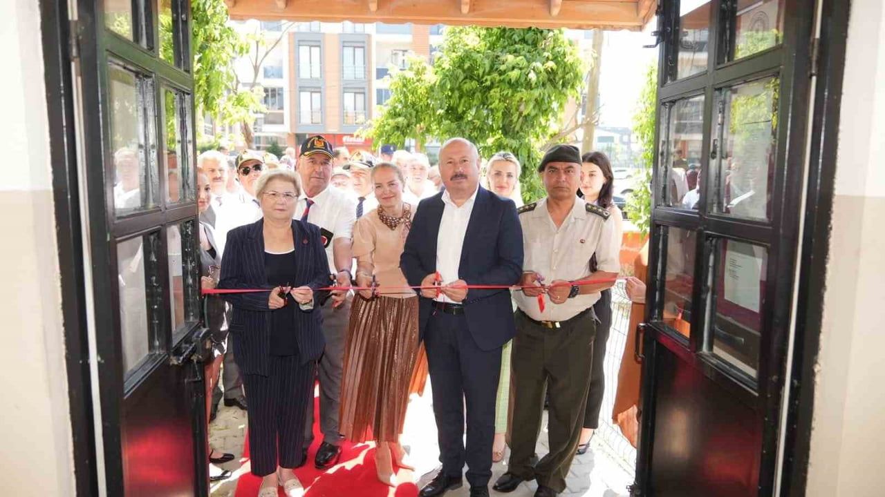 Marmaraereğlisi'nde Hayat Boyu Öğrenme Haftası kapsamlı yıl sonu sergisi açıldı