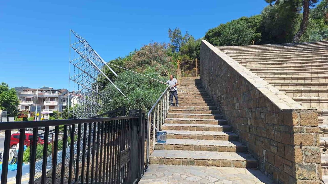 Marmaris amfi tiyatro sezona hazır