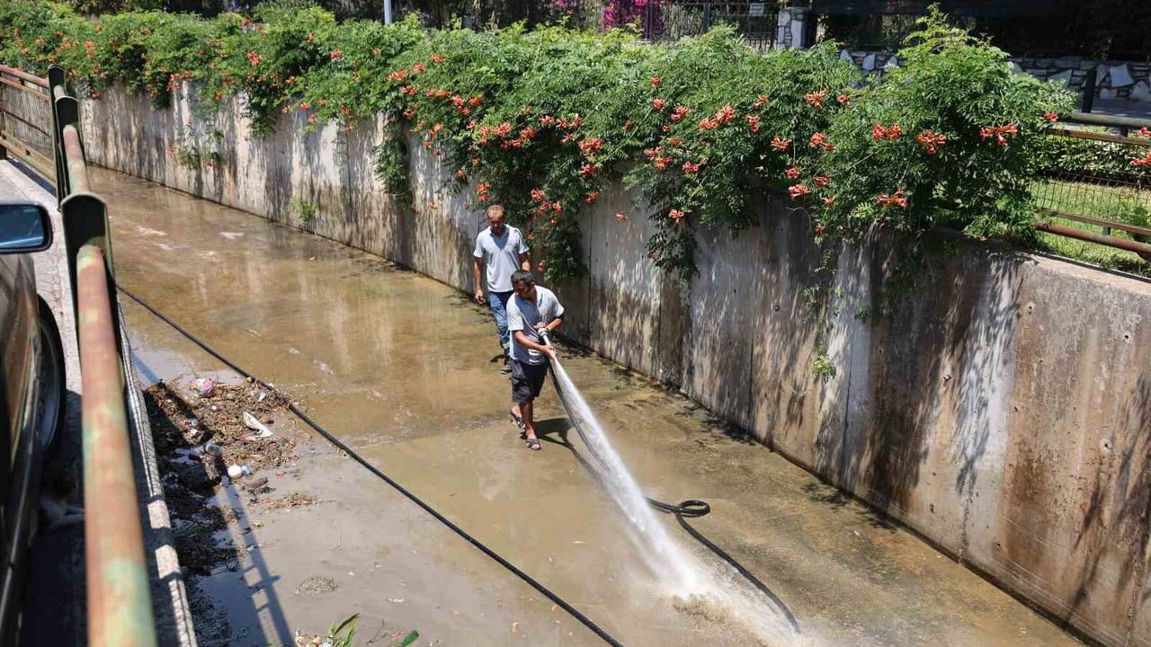 Marmaris Belediyesi derelerde temizlik mesaisi