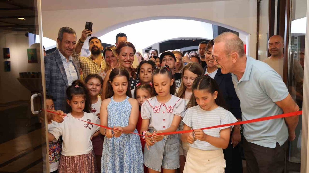 Marmaris Belediyesi Kültür ve Sanat Evi'nde yılsonu gösteri ve sergi heyecanı