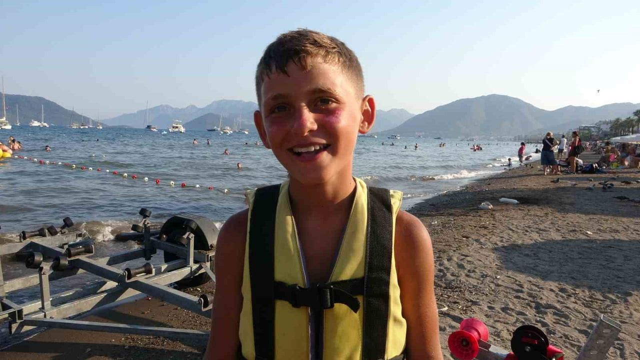 Marmaris sahilleri okulların kapanmasıyla dolmaya başladı