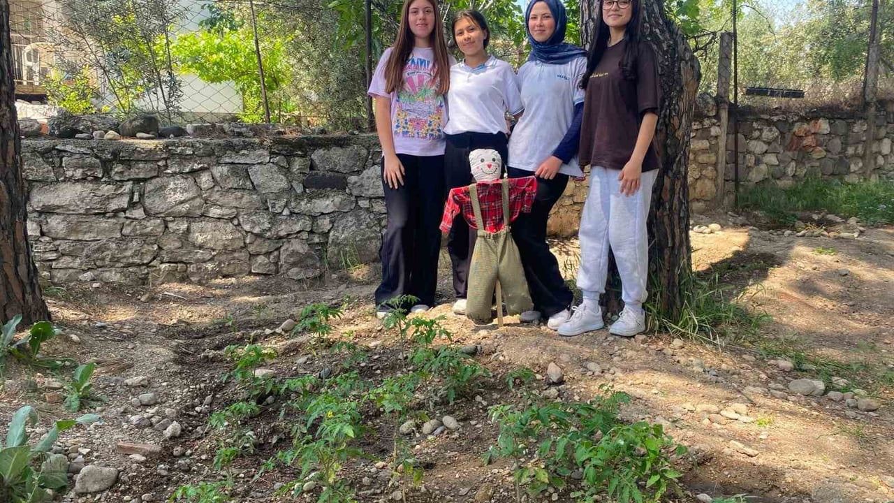 Mehmet Akif Ersoy Anadolu Lisesi'nde 'Yeşil Vatan' Projesi: Okul Bahçesi Üretim ve Geri Dönüşüm Merkezi Haline Geldi