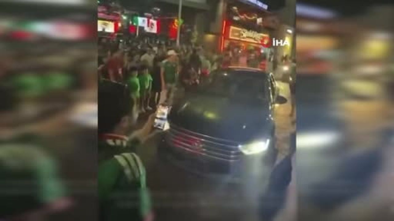 Meksika’nın Dünya Kupası galibiyeti kutlayan kalabalığın arasına araç daldı: 17 yaralı
