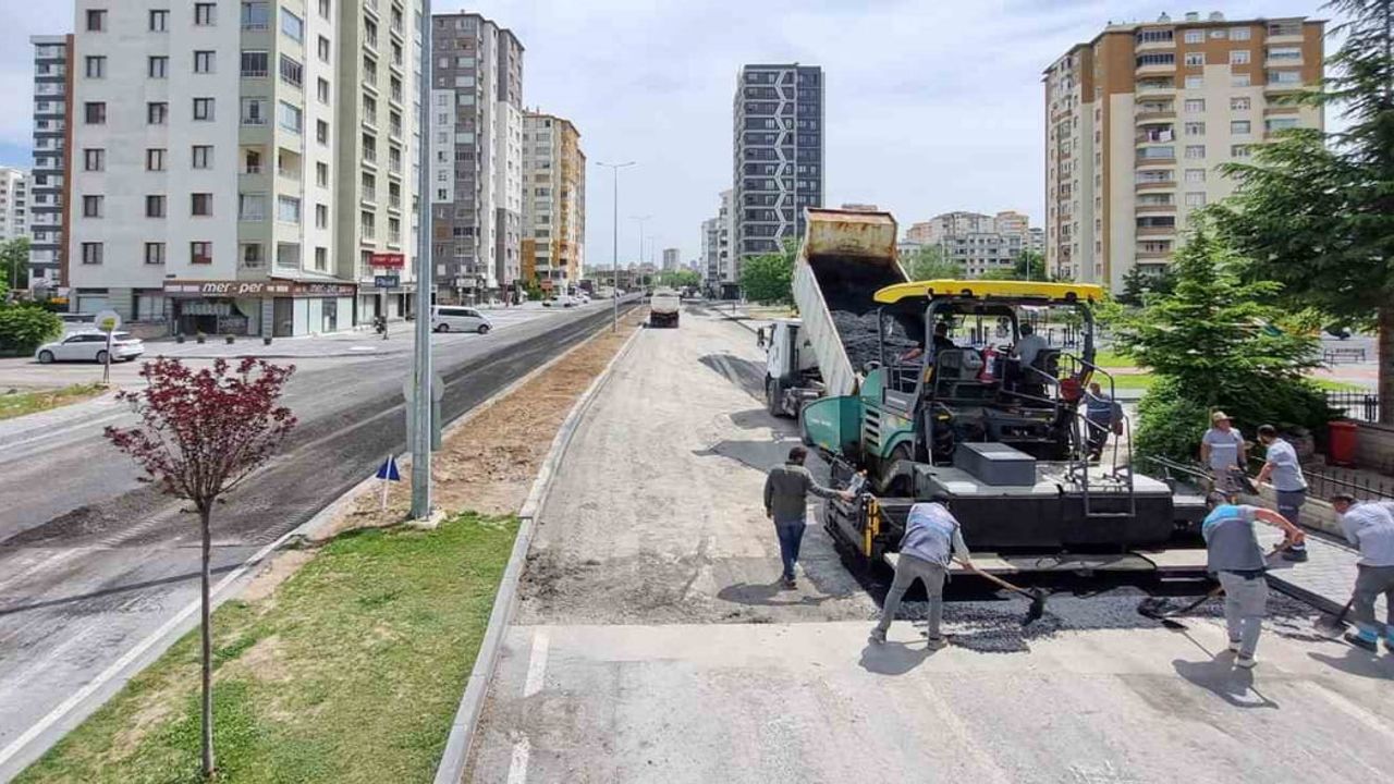 Melikgazi Belediyesi Yıldırım Beyazıt Mahallesi'nde 1,5 kilometrelik yol açtı