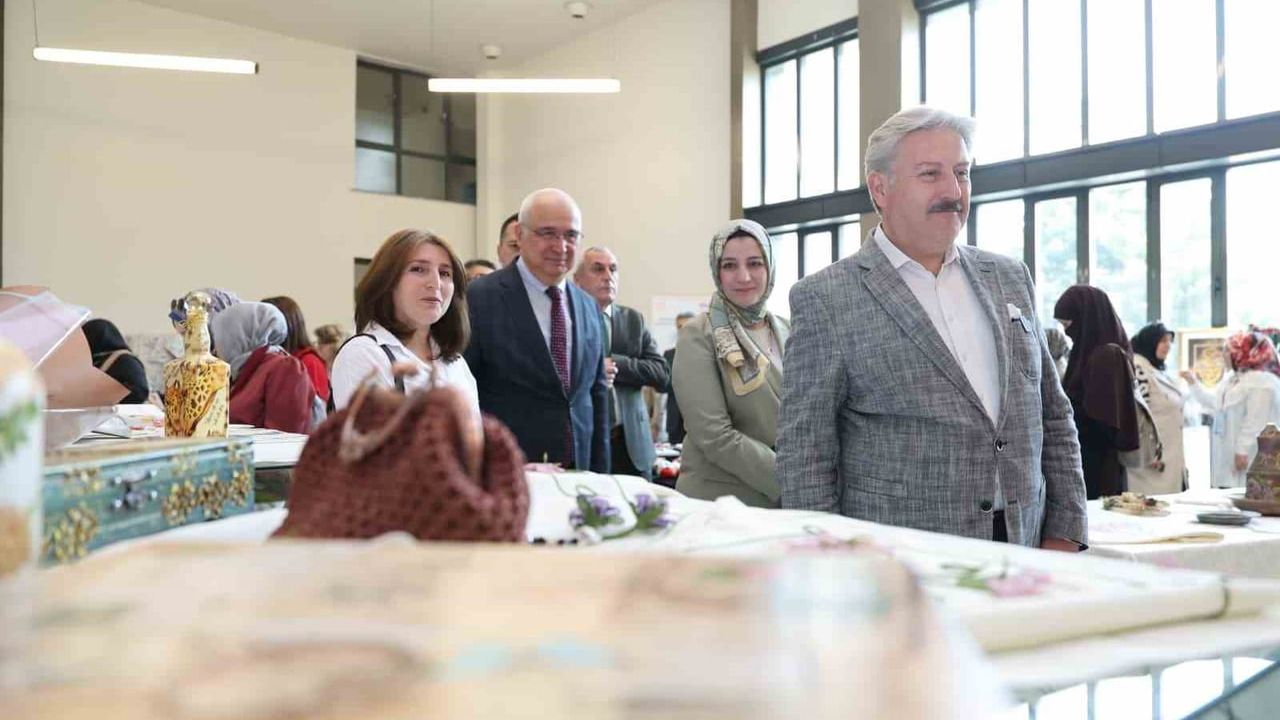 Melikgazi'de Hayat Boyu Öğrenme Haftası Sergisi: Kadınların El Emeği 'Atölye Melikgazi' ile Ürüne Dönüşecek