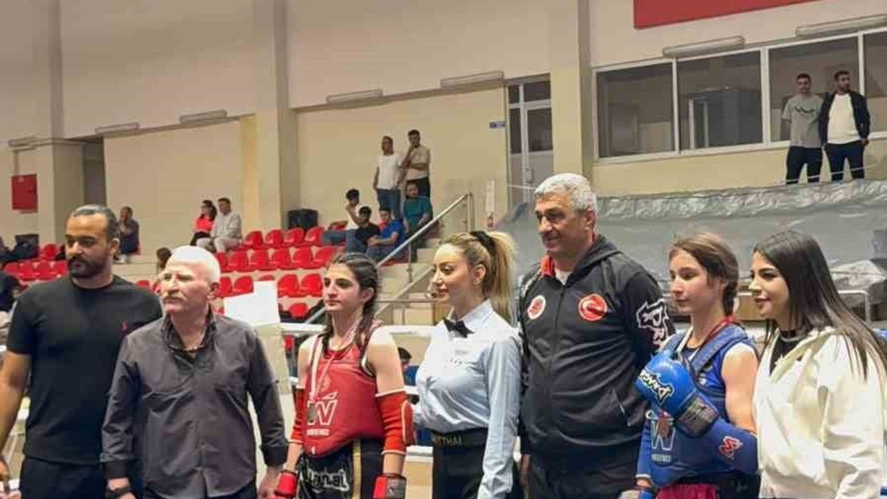 Melikgazi Muaythai Şampiyonası Kayseri’de tamamlandı: 230 sporcu, 38 kulüp yarıştı