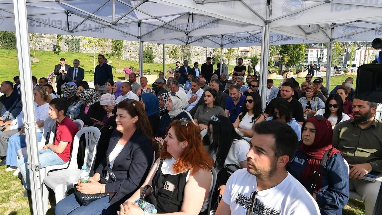 Memduh Büyükkılıç Talas’ta 'Vatandaş Soruyor, Başkan Cevaplıyor' Programında Talepleri Dinledi