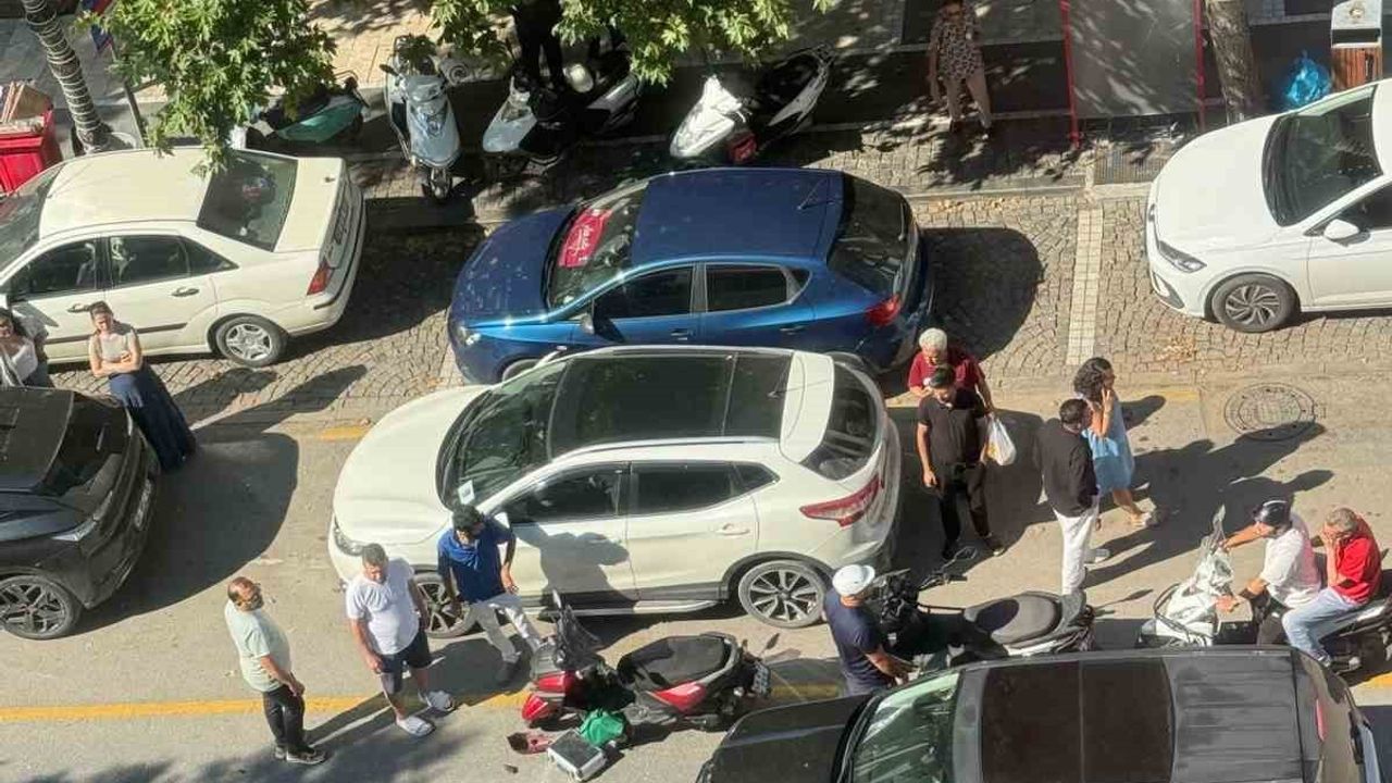 Menteşe'de CHP Muğla İl Başkanı Nail Kızıl'ın açtığı kapıya çarpan motosikletin sürücüsü yaralandı
