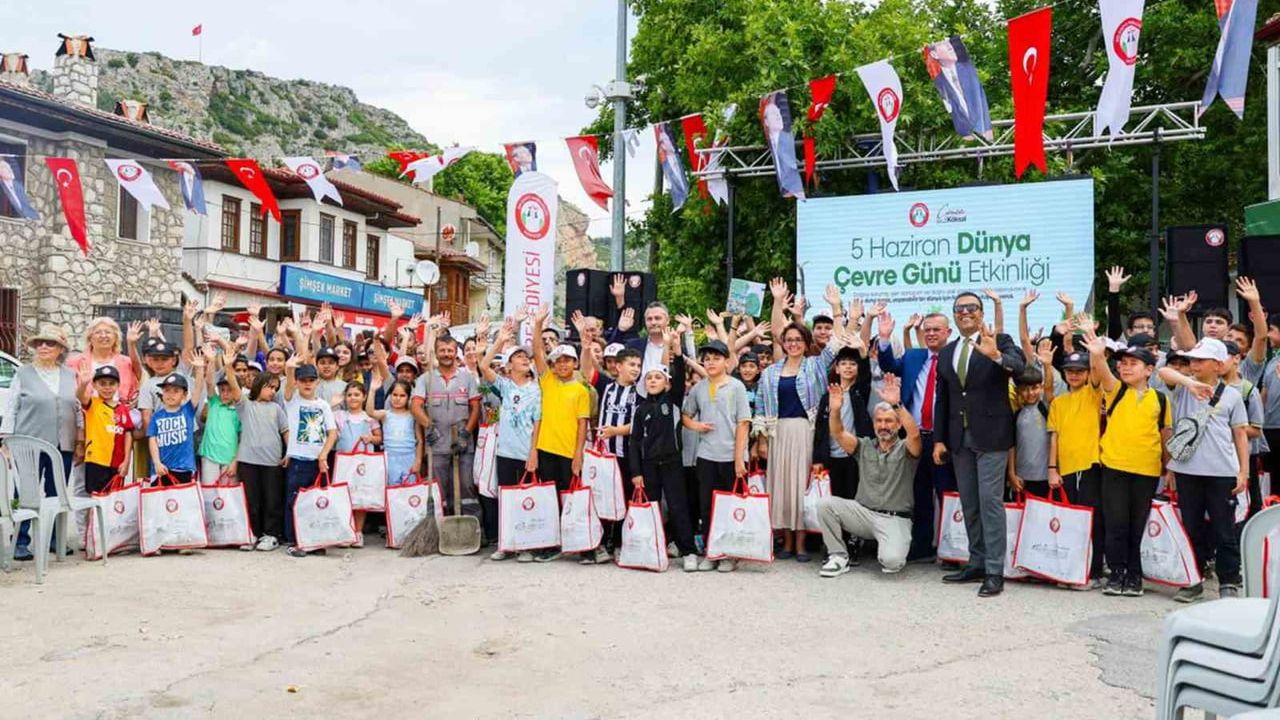 Menteşe'de Dünya Çevre Günü etkinlikleri: 1 ton kireç dağıtımı ve çevre eğitimi