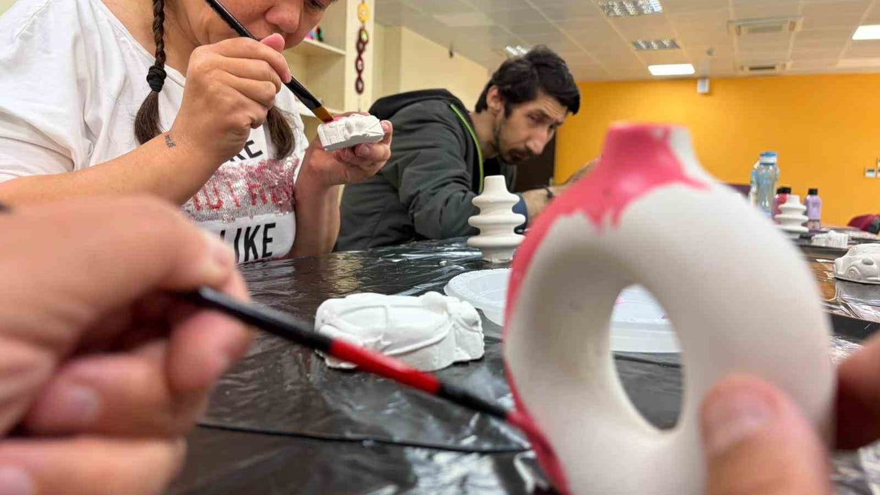 Menteşe'de Engelsiz Sanat Atölyesi özel bireyleri seramikle buluşturdu