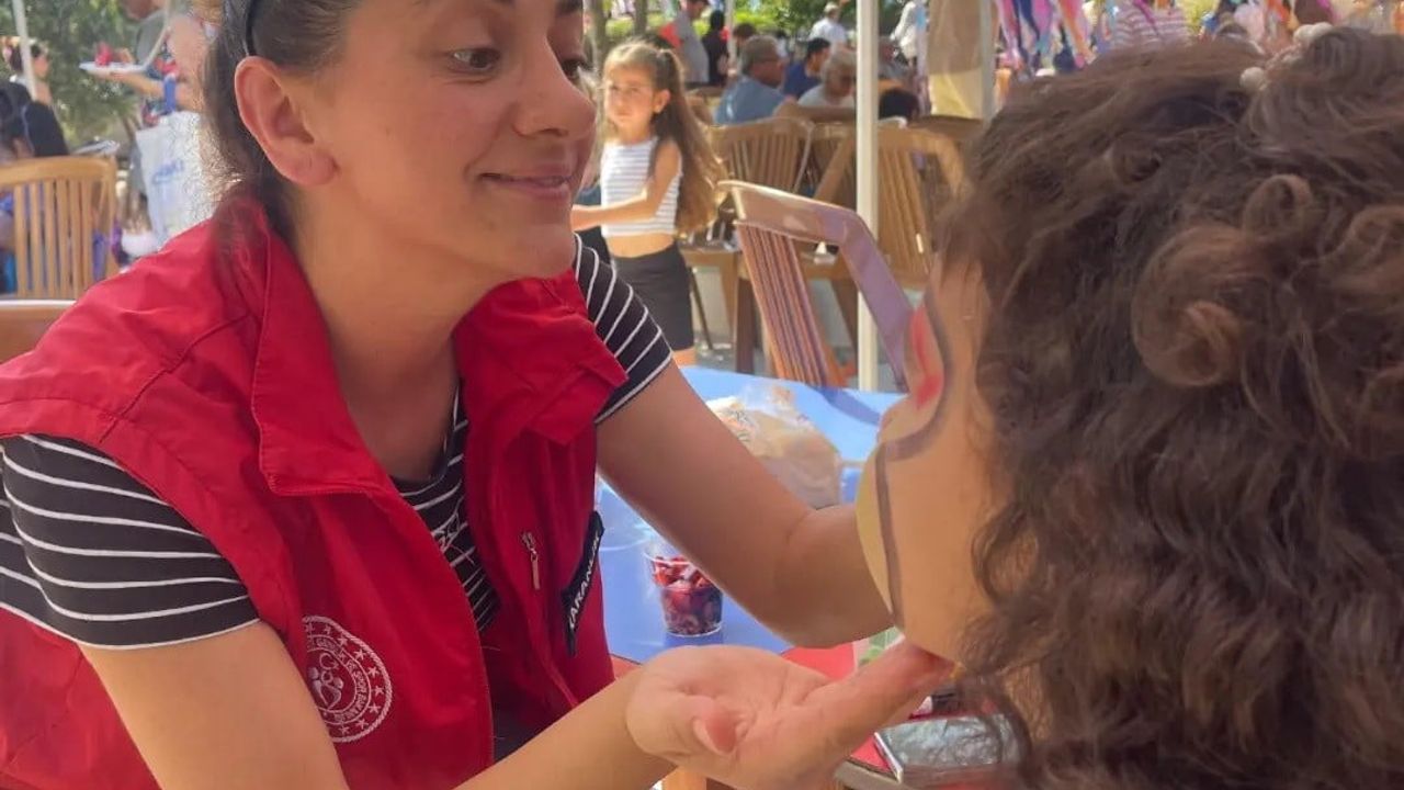 Menteşe’de gönüllü gençler miniklerin mutluluğuna ortak oldu