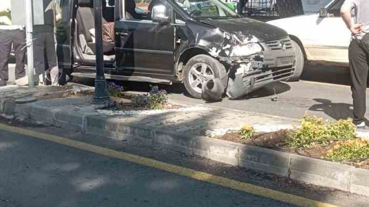 Menteşe’de Özertürk Caddesi’nde trafik kazası: 1 kişi hafif yaralandı