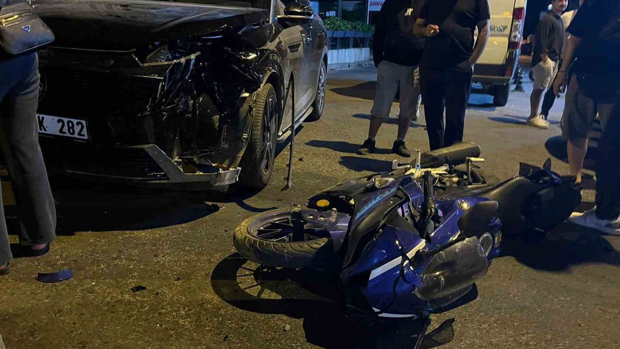 Menteşe’de ters yönden çıkan otomobil ile motosiklet çarpıştı: 1 kişi yaralandı
