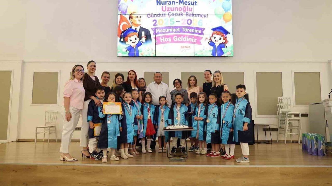 Merkezefendi kreşlerinde miniklerin mezuniyet sevinci