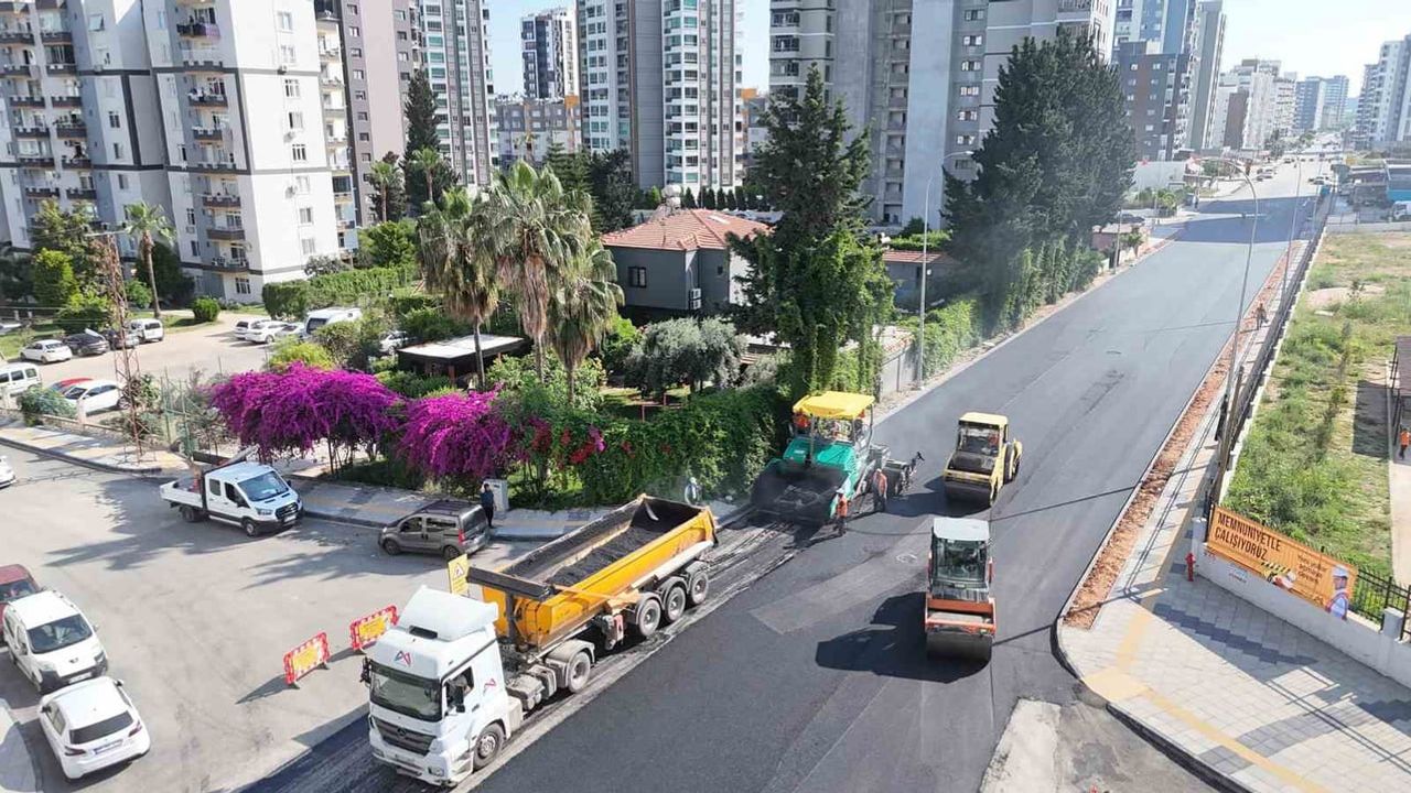 Mersin Büyükşehir, Mezitli Gazi Paşa Caddesi’nde 2 bin 300 metrelik üstyapı çalışmasını tamamladı