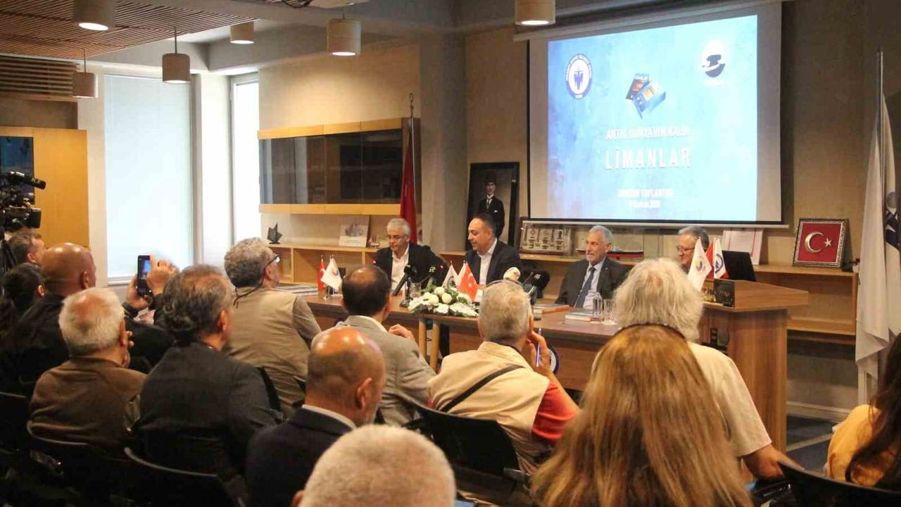 Mersin'de 'Antik Dünyanın Kalbi Limanlar' kitabı tanıtıldı — Neolitik Dönem'den Bizans'a liman tarihi bilimsel ışıkla ele alındı