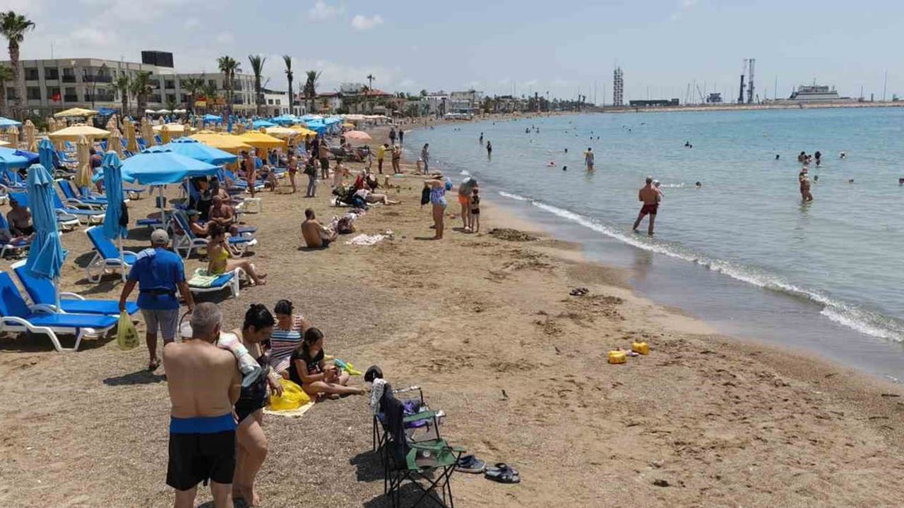 Mersin'de deniz sezonu başladı; Rus uçuşlarının iptali bölge turizmini etkiledi
