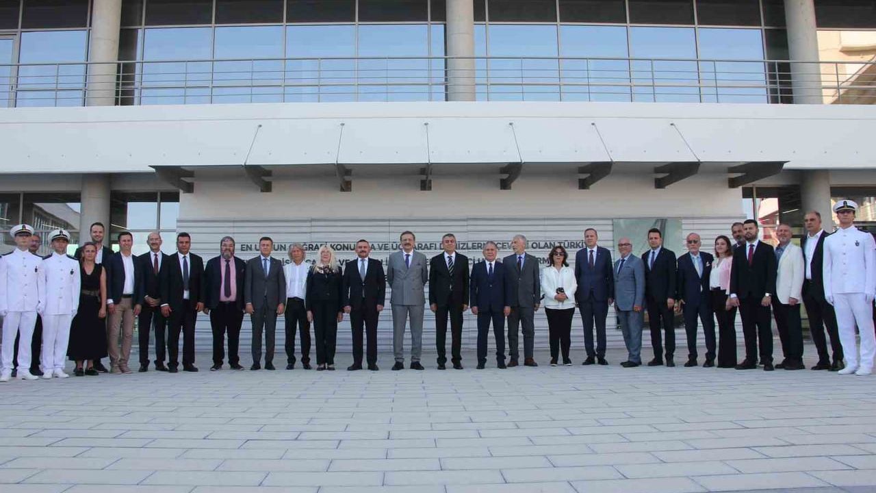 Mersin'de denizcilik fakültesi binası hizmete açıldı
