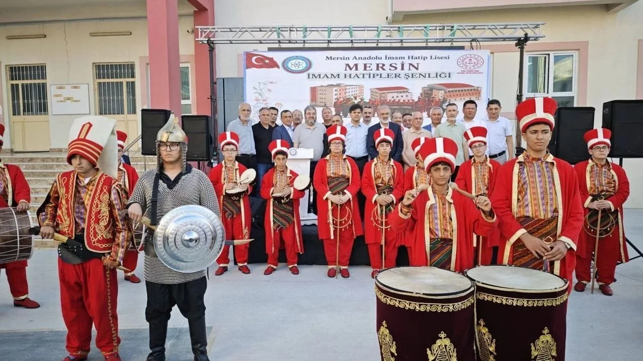 Mersin’de imam hatip okulları şenliği yoğun katılımla gerçekleştirildi