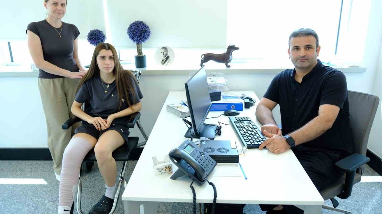 Mersin'de İngiltere’den Gelen 15 Yaşındaki Futbolcuda Başarılı Menisküs ve Ön Çapraz Bağ Ameliyatı