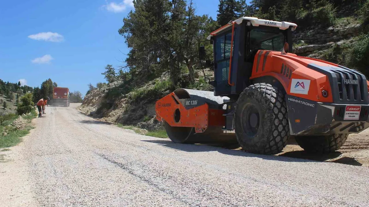 Mersin'de kırsal ulaşımı rahatlatan asfalt çalışması tamamlandı